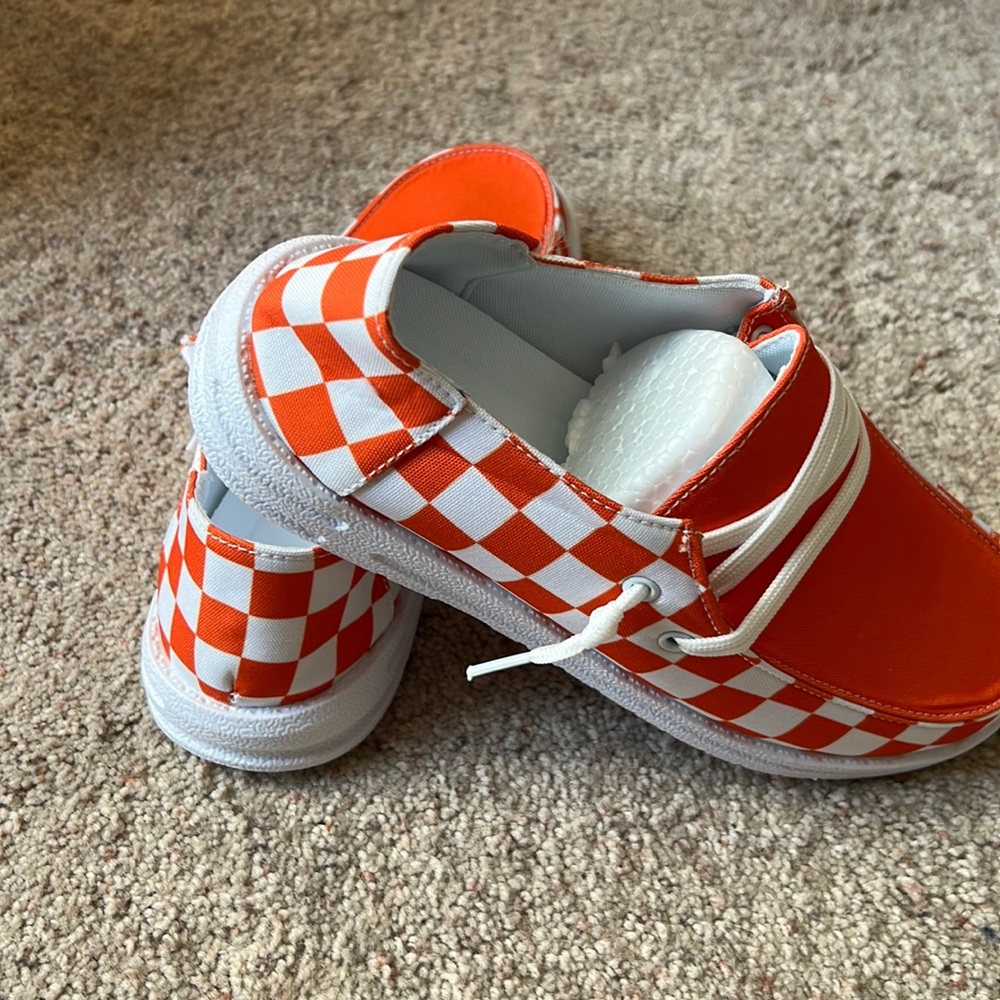NWT TN Vols slip on shoes Size 40 (8)